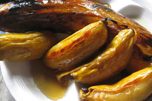 plátanos cocinados en la miel de la panela